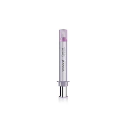 Skeyndor DESCRIPCIÓN Crema correctora de líneas de expresión y arrugas profundas del contorno de labios. Con triple acción antiarrugas y efecto volumen para un aumento del 25% en el volumen de los labios. Combinando dos técnicas de relleno junto con un exfoliante biológico y activos, para relajar la apariencia de las líneas de expresión y reducir las arrugas del labio superior. TIPO DE PIEL Apto para todo tipo de pieles. INGREDIENTES ACTIVOS Agente Peeling Biológico. Sustancia de relleno dérmico de acción rápida. Redensificadores de tejidos internos. Péptidos dermolifting presinápticos con tecnología COSMETIC DRONE. Péptido dermolifting postsináptico. Agentes neuroinhibidores. CÓMO UTILIZAR Después de la limpieza, aplicar el producto alrededor de los labios, prestando especial atención a las arrugas y líneas de expresión. Tamaño del producto: 10ml.